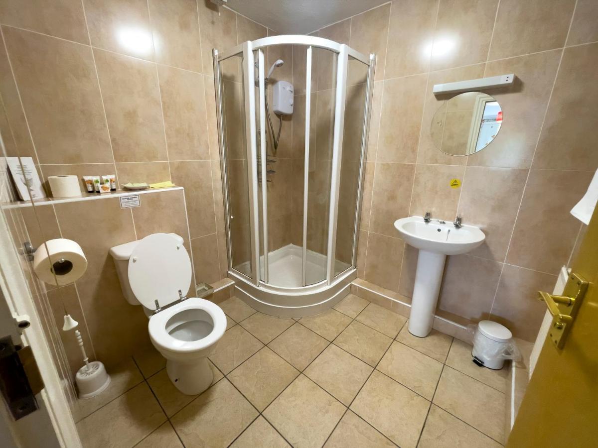 Отель Llanina Arms Llanarth  Экстерьер фото
