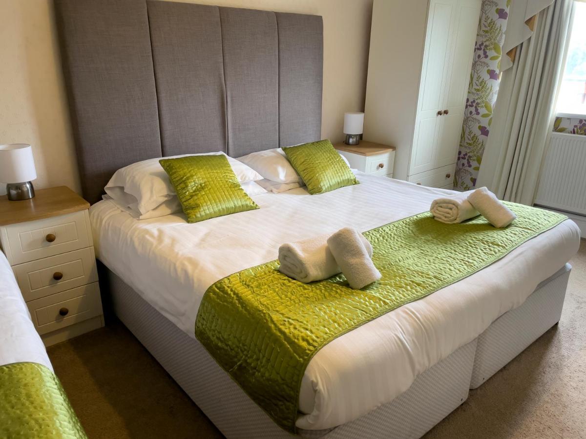 Отель Llanina Arms Llanarth  Экстерьер фото