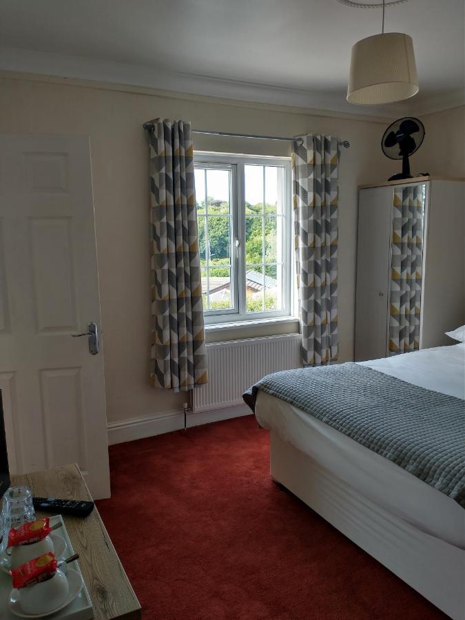Отель Llanina Arms Llanarth  Экстерьер фото
