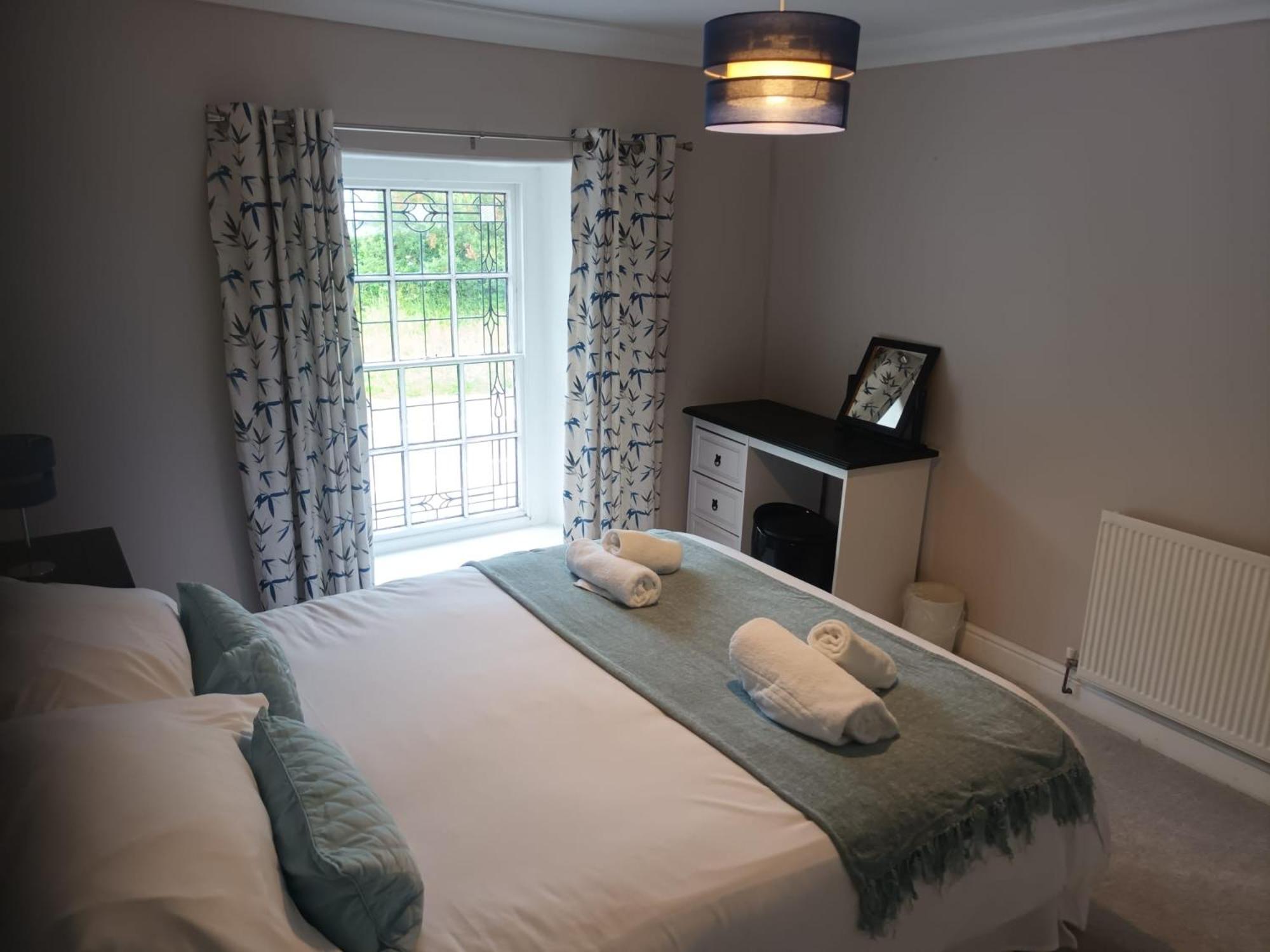 Отель Llanina Arms Llanarth  Экстерьер фото