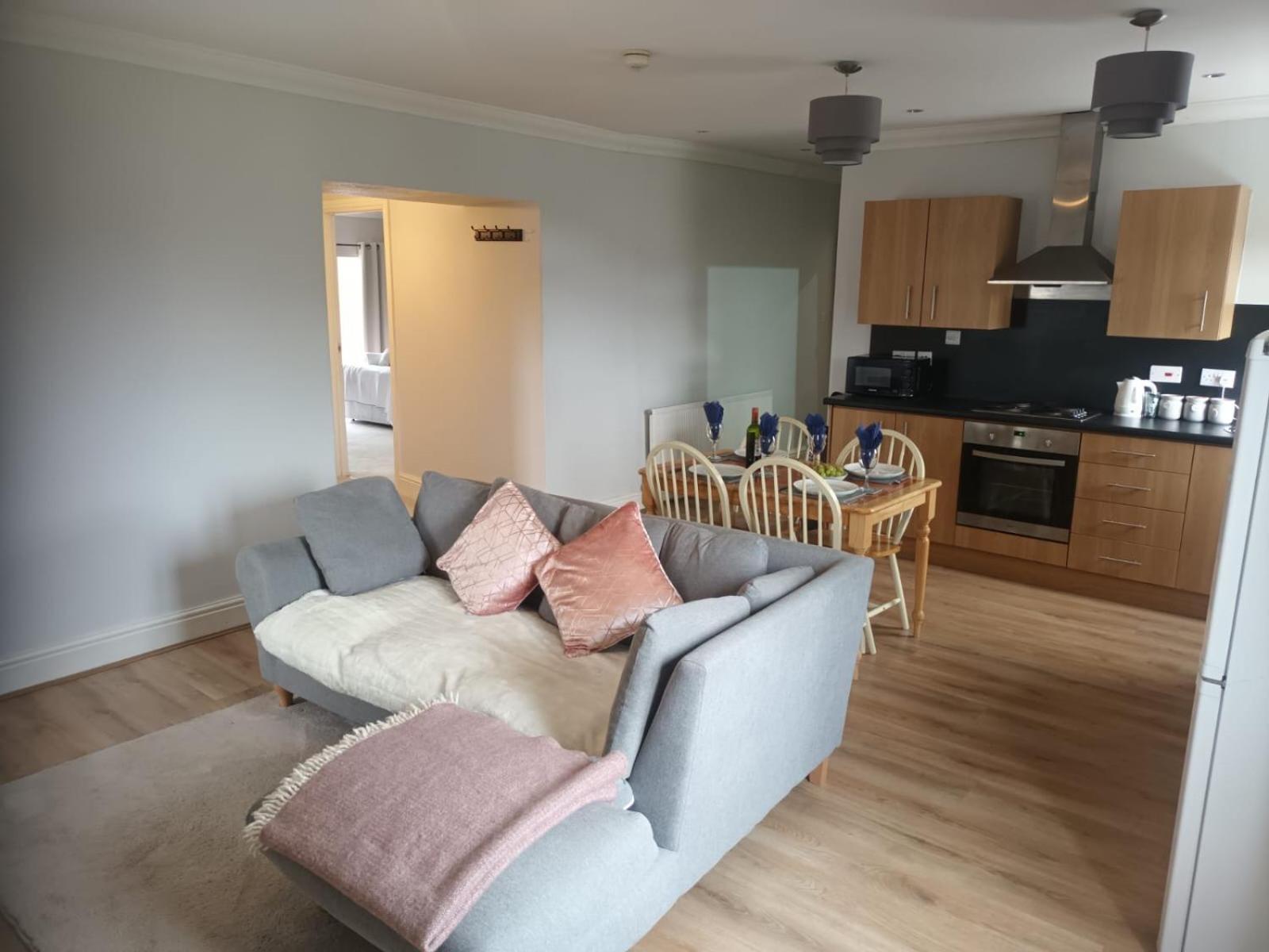 Отель Llanina Arms Llanarth  Экстерьер фото